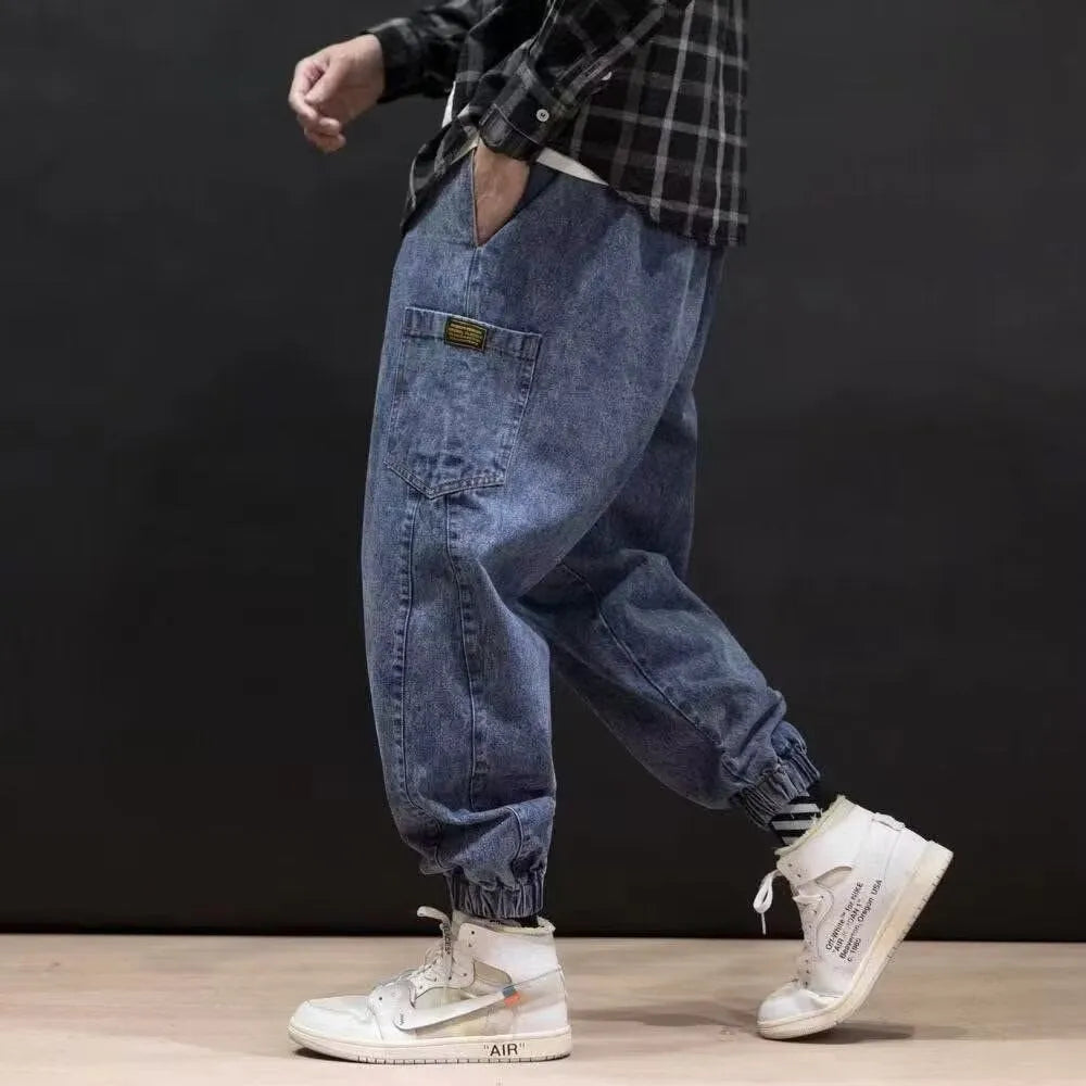 Men's mid-waist straight-leg cargo jeans in blue and gray polyester denim blend