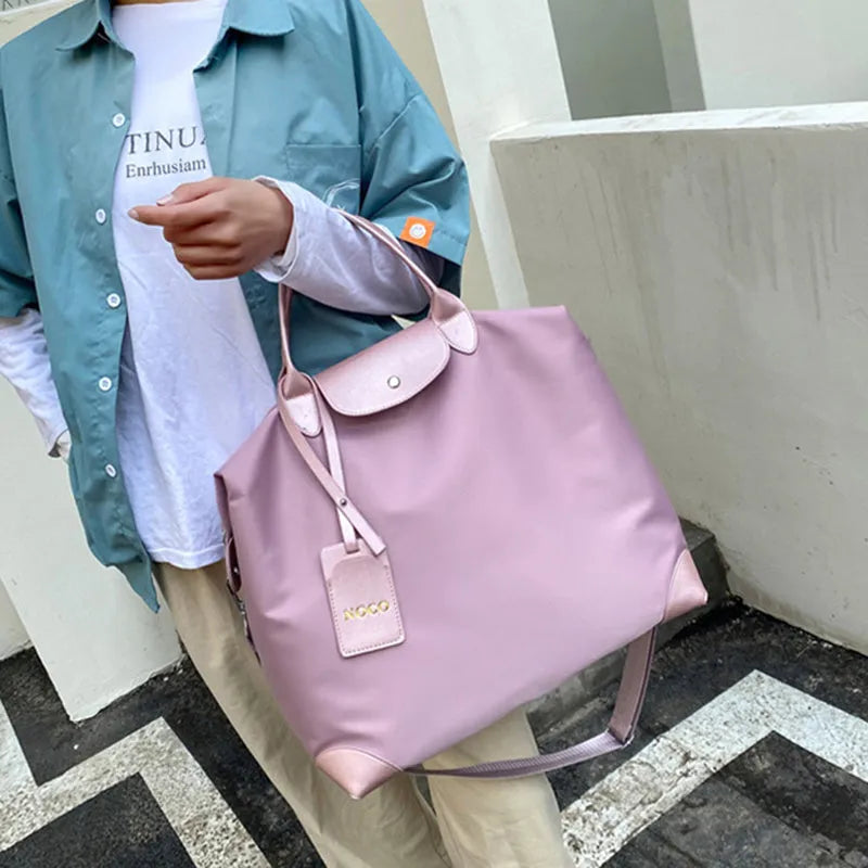 Oxford cloth medium travel bag with lock closure and embroidery, available in multiple colours