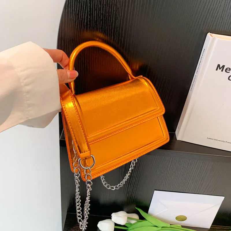 Retro shoulder crossbody bag in horizontal square shape with sewing line detail