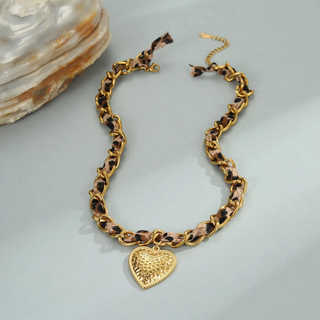 Leopard Love stainless steel necklace with geometric pendant on adjustable 41-50 cm chain