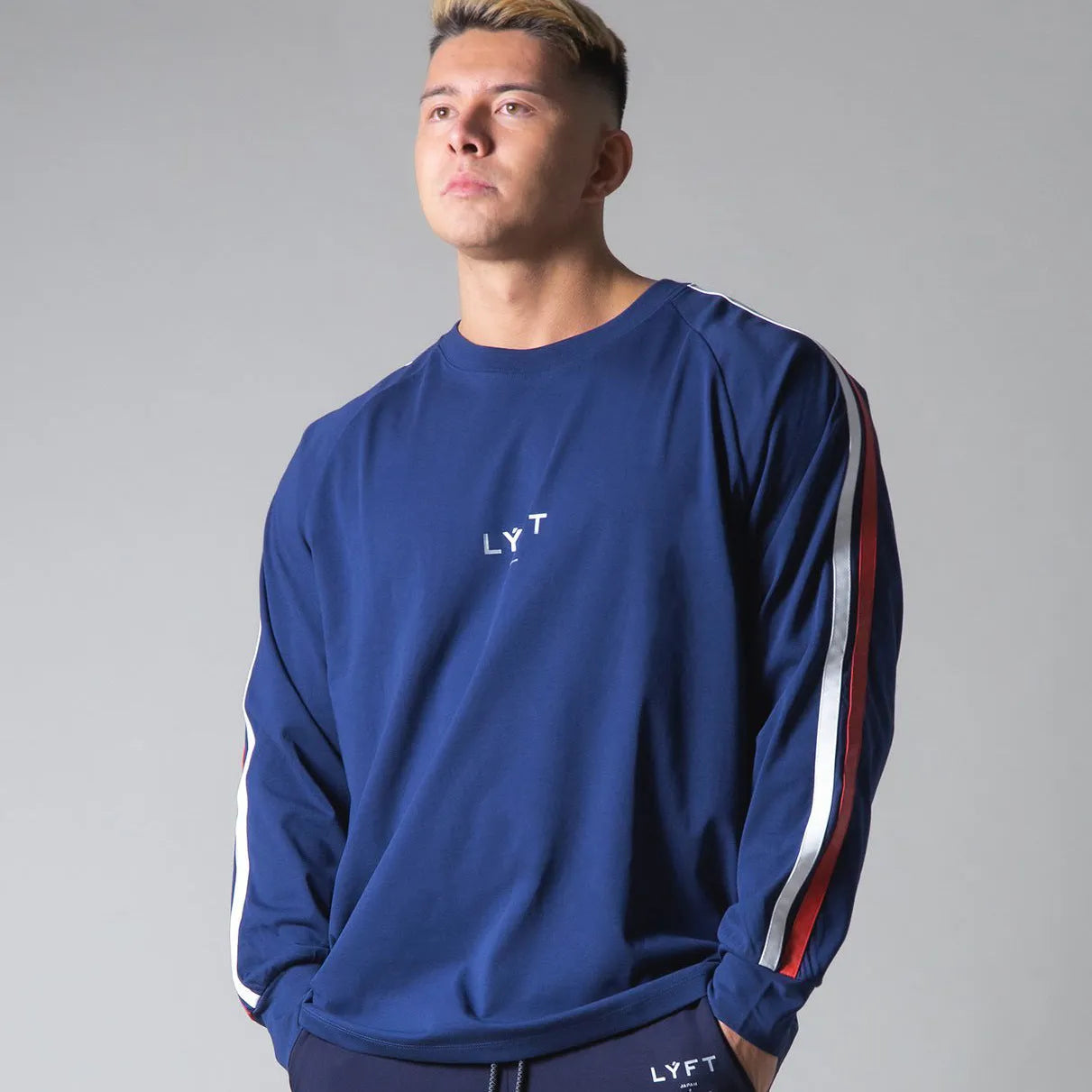 Mens stretch long sleeve cotton sports bottoming shirt in black round neck design