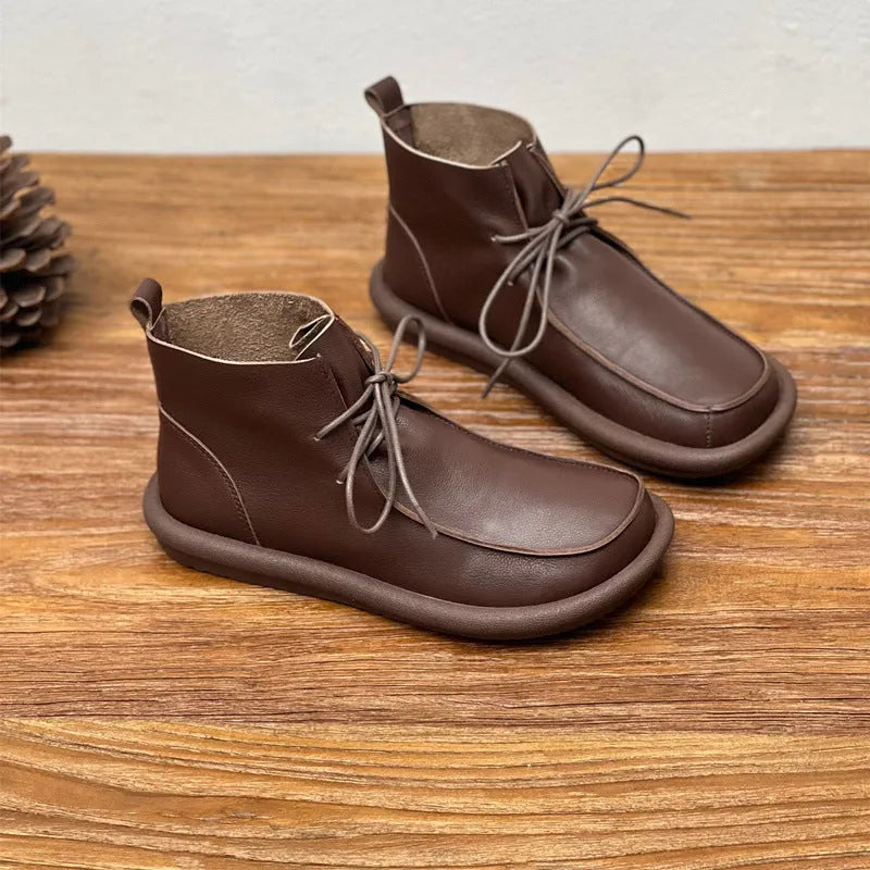 Women's cowhide boots with extra-thick velvet lining, flat heel, round toe, available in black and coffee colours