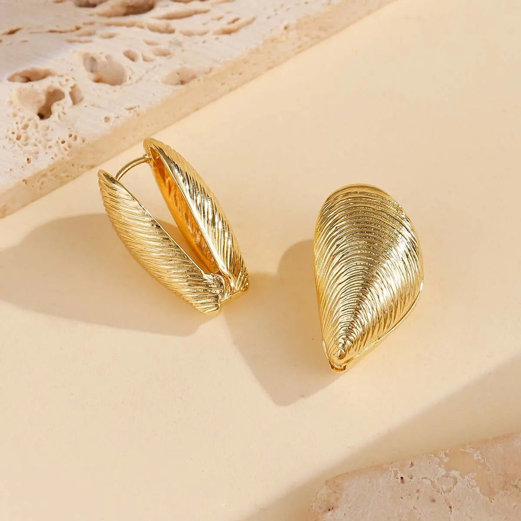 Gold shell thread geometric ear clips for women beach ocean vacation style