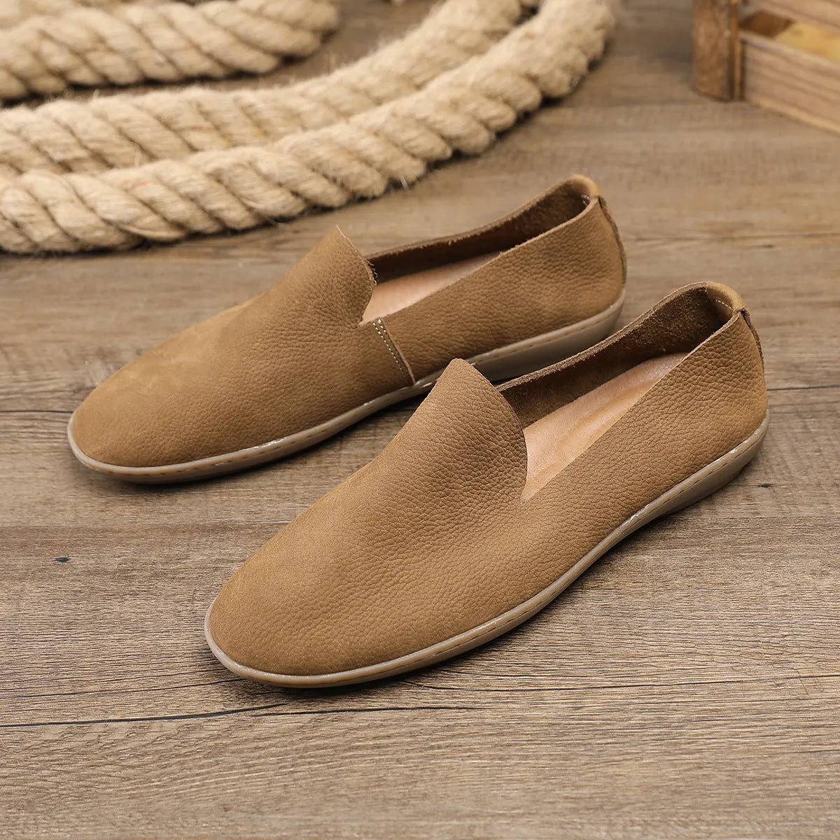 Handmade men's low-top casual shoes in khaki and grey with a cowhide lining and rubber sole.