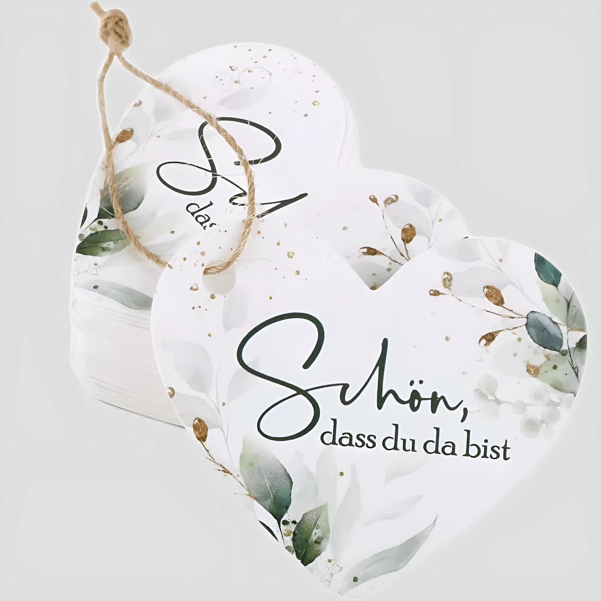 Set of 50 heart-shaped paper gift tags with floral patterns in two colour variations.