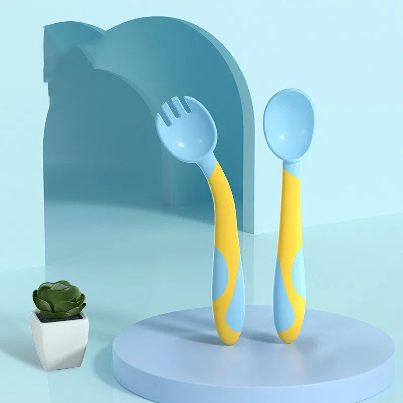 Baby training fork and spoon set with twist design in Blue, made from BPA-free food grade PP and TPE, featuring spoon baffle