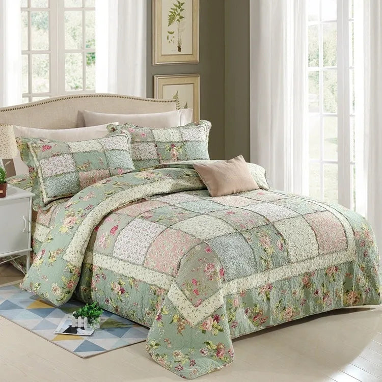 Pure cotton quilted bedspread three-piece set in bedspread style with matching pillowcases.