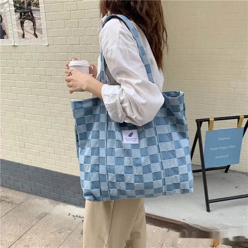 Pink Oxford cloth women's shoulder bag with a large main compartment and a black three-dimensional front pocket.