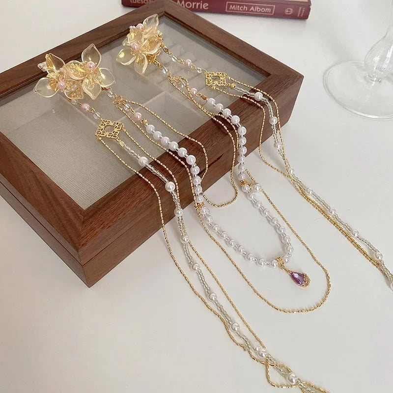 Gold women's hairpin with pearl flower decoration and long tassel detail
