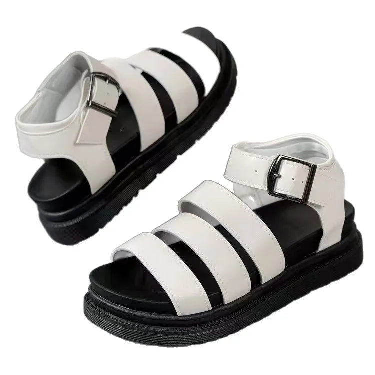 Black thick-soled casual sandals with an adjustable strap buckle on a white background.