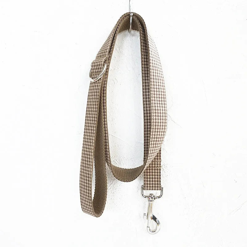 Pet leash and bow set in coffee grid polyester, available in sizes XS to XL
