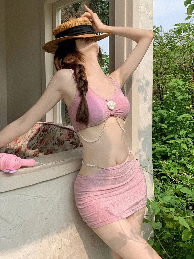 Women's three-piece bikini swimsuit in pink or black with backless briefs design