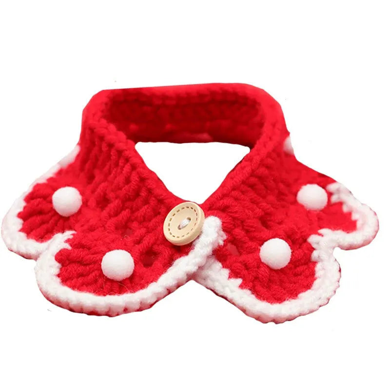 Cartoon-patterned wool knitted collar for small pets in milk cotton on a grey background.
