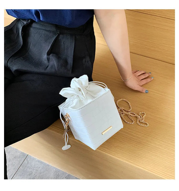 Women's single-shoulder chain messenger bag in PU leather with adjustable strap