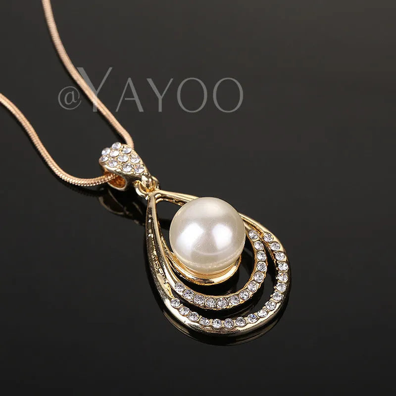 Women's fashion pearl jewelry set with drop-shaped simulated pearl necklace and earrings in silvery colour