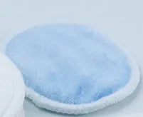Velvet makeup remover pads in red and blue colours with organic cotton mesh storage bag
