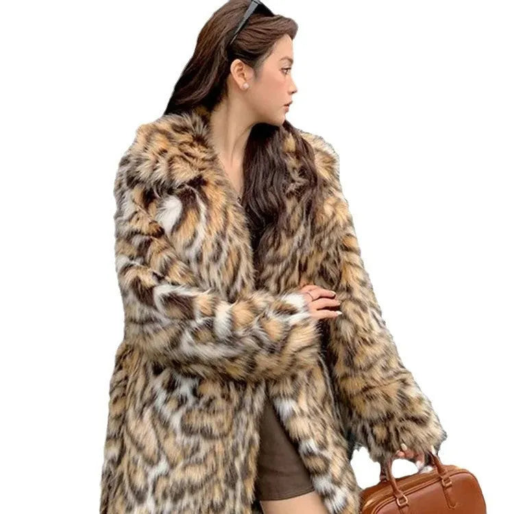 Street fashion faux fur coat with fur collar and pockets in 80cm length