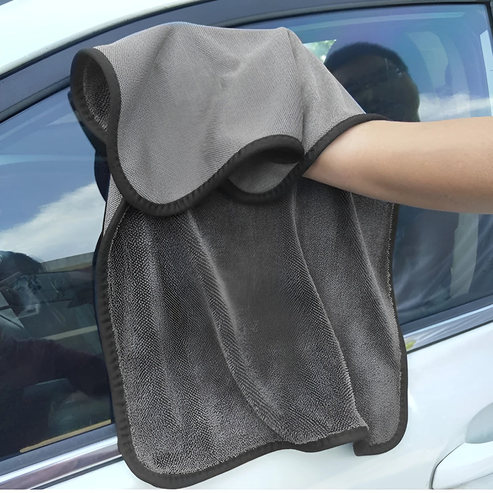 Grey 40x40cm microfiber car wash towel for vehicle drying and cleaning