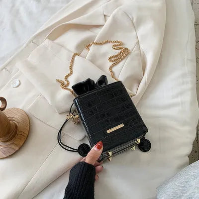 Women's single-shoulder chain messenger bag in PU leather with adjustable strap