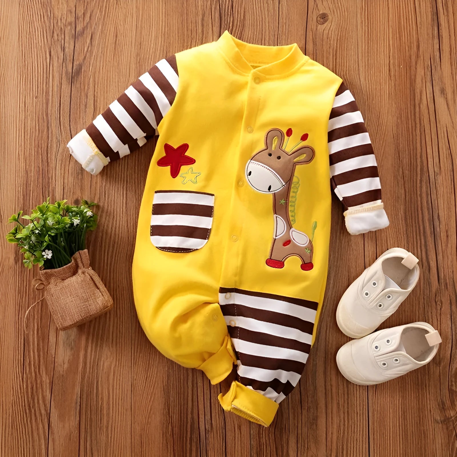 Giraffe print cotton baby one-piece long sleeves available in 59cm to 90cm sizes