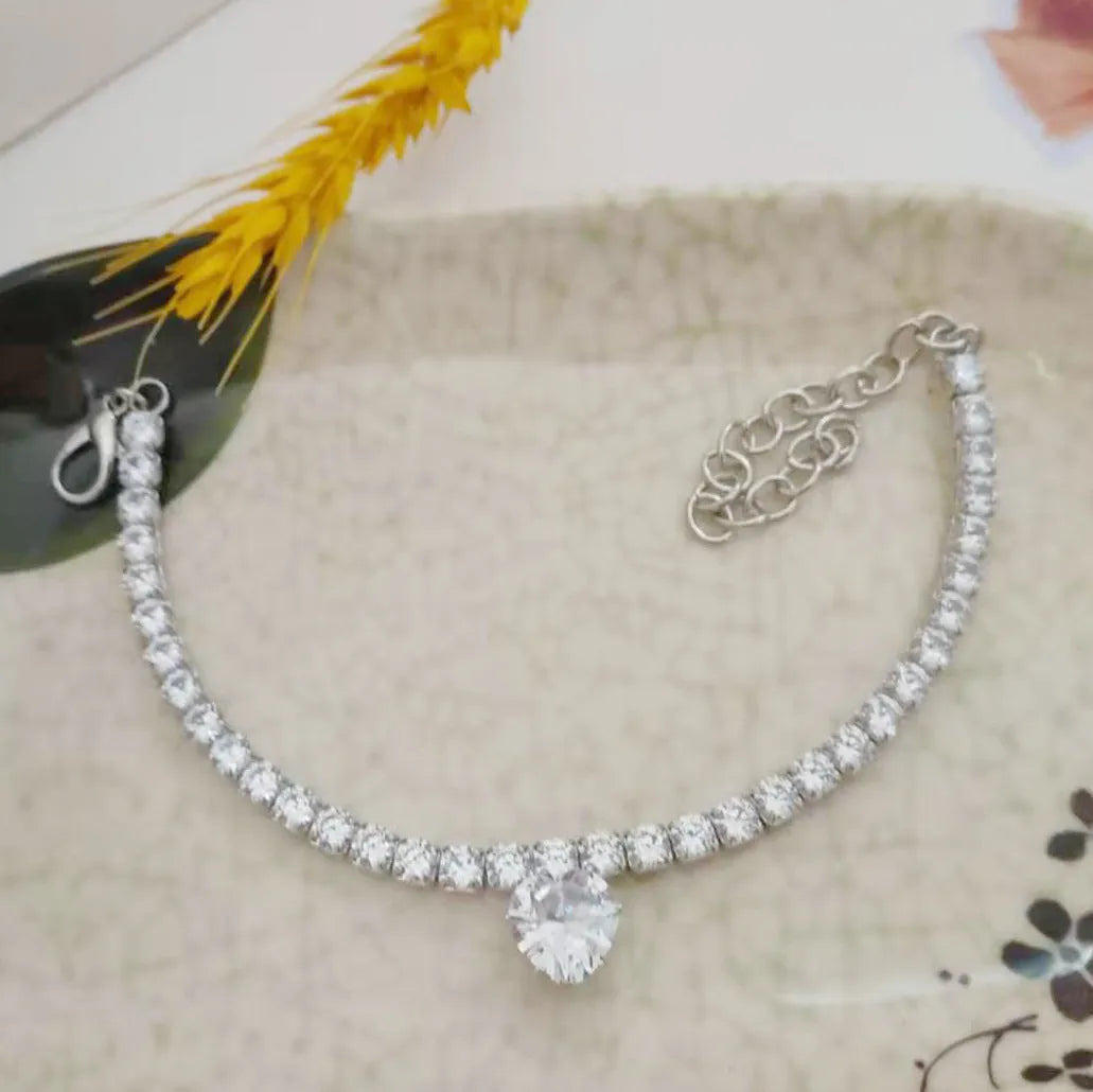Rhinestone heart-shaped decorative collar for cats and dogs in gold metal finish