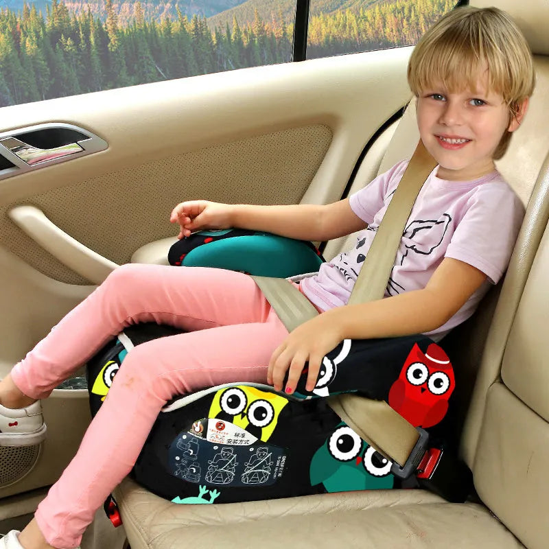 High-back booster baby car seat for 15-36 kg children with three-point seatbelt installation in blue colour