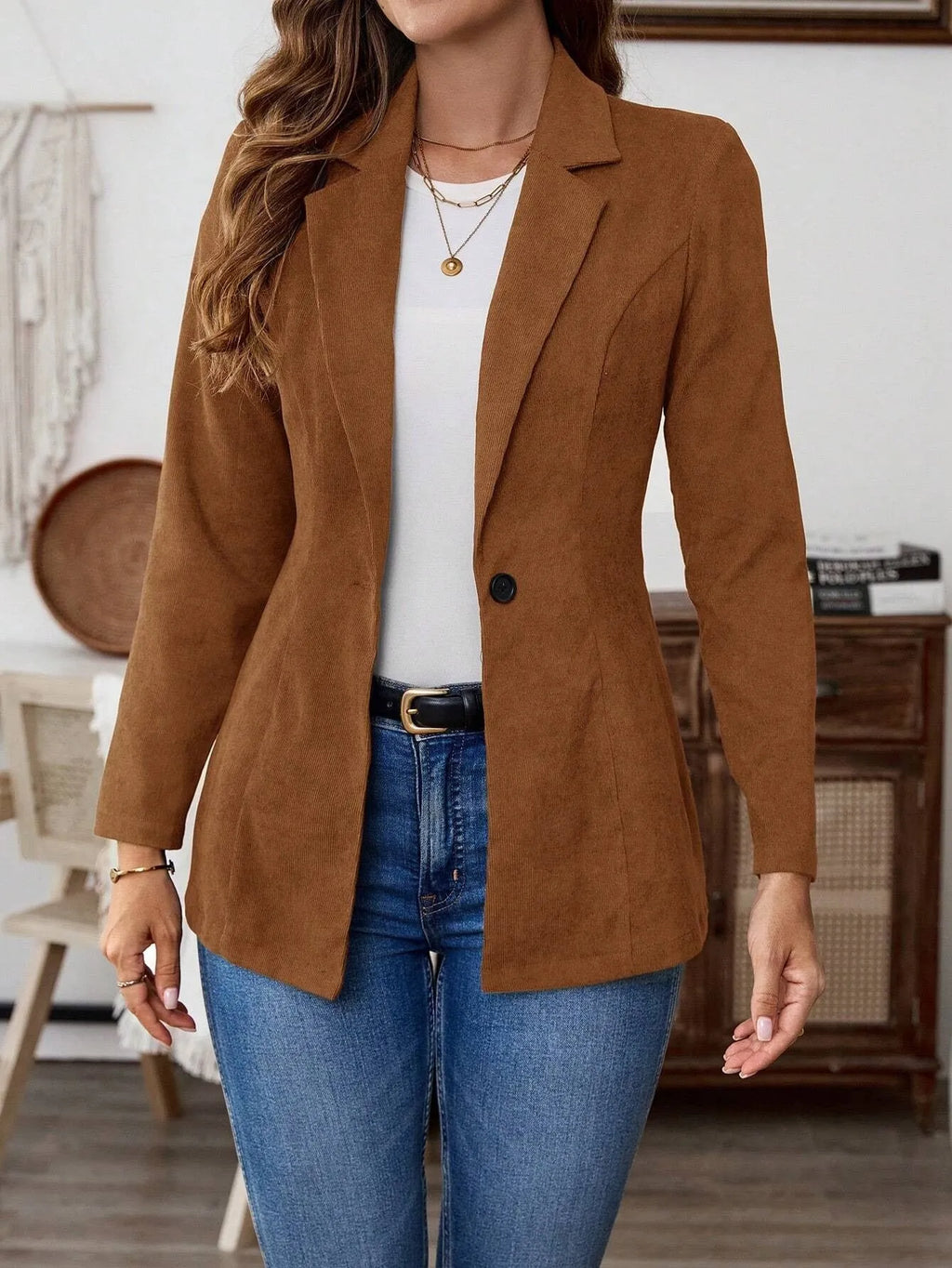 Brown single-breasted leisure suit coat with lapel and long sleeves