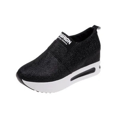 Women sneakers in beige and black with lace-up fastening and soft fabric upper