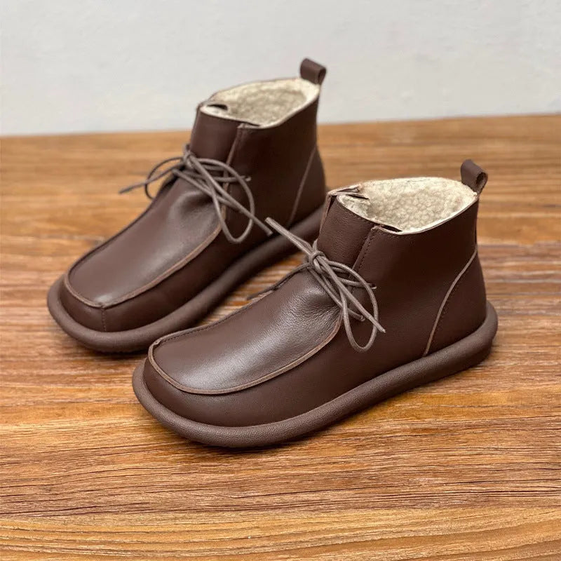 Women's cowhide boots with extra-thick velvet lining, flat heel, round toe, available in black and coffee colours