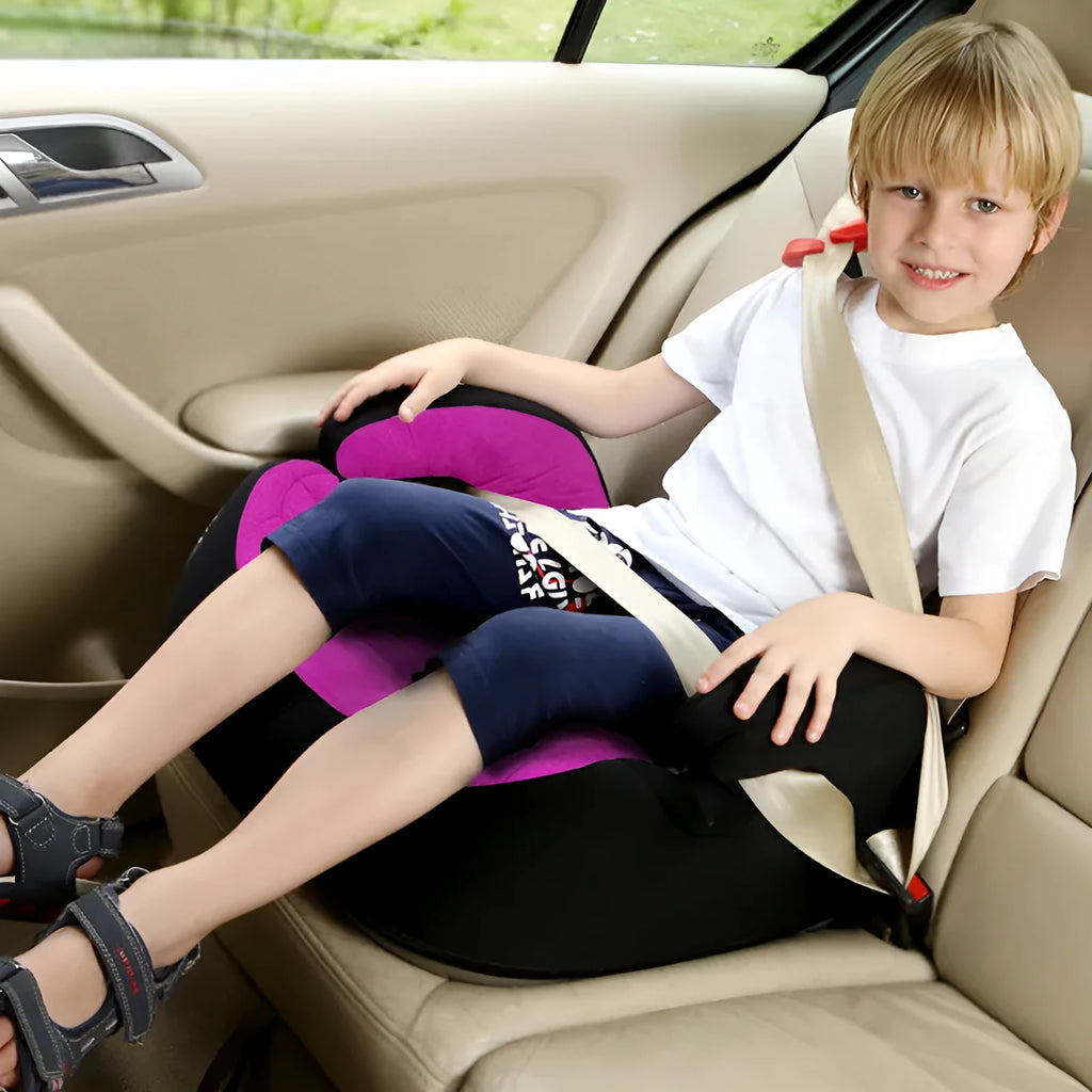 High-back booster baby car seat for 15-36 kg children with three-point seatbelt installation in blue colour
