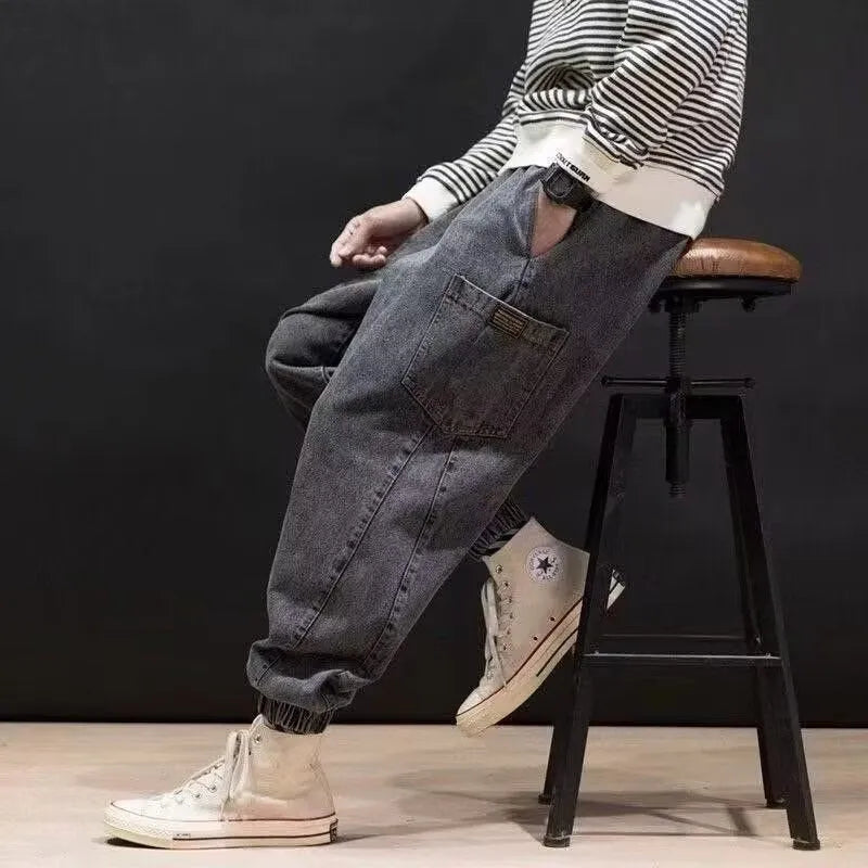 Men's mid-waist straight-leg cargo jeans in blue and gray polyester denim blend