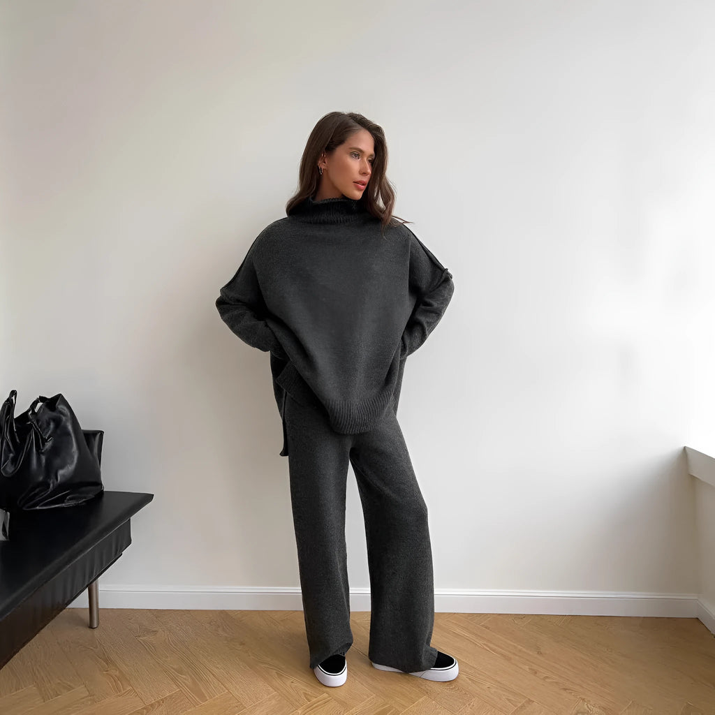 Women's side-slit sweater suit with matching trousers in solid colour acrylic fabric