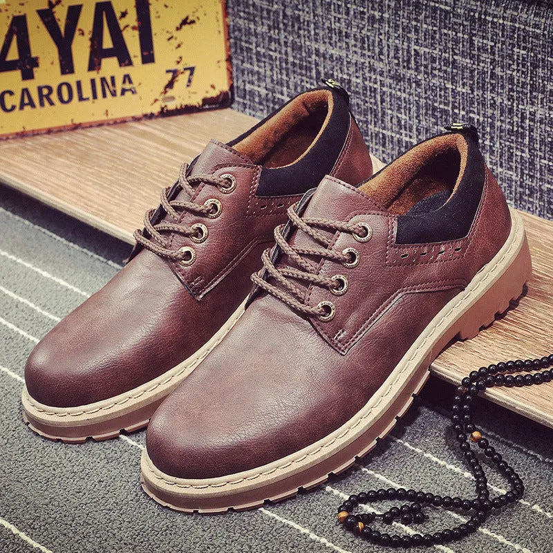 Men's round toe casual shoes with front tie closure and low-top design in black colour