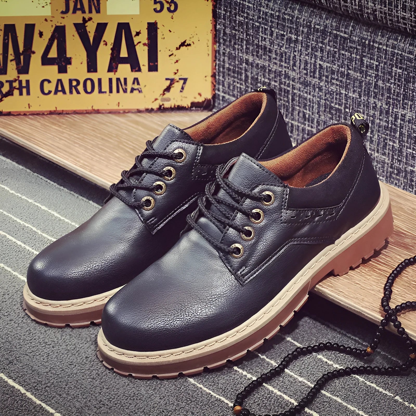 Men's round toe casual shoes with front tie closure and low-top design in black colour