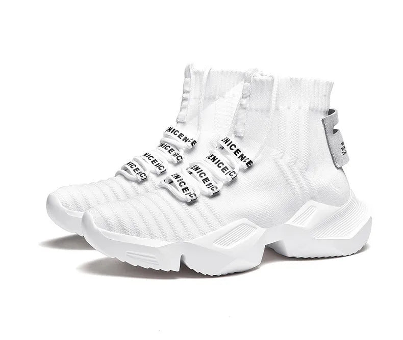 Men's black and white casual sports shoes with mesh lining in sizes 39 to 47