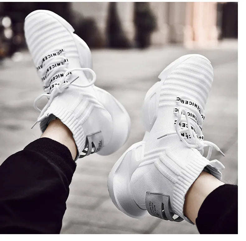 Men's black and white casual sports shoes with mesh lining in sizes 39 to 47