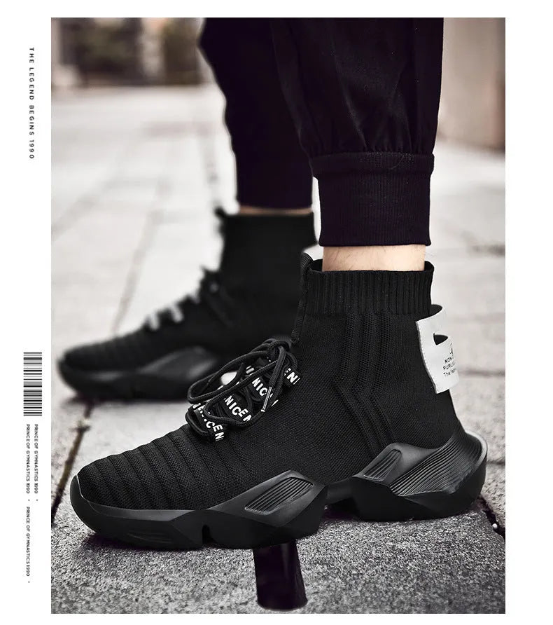 Men's black and white casual sports shoes with mesh lining in sizes 39 to 47