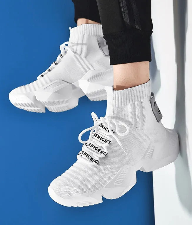 Men's black and white casual sports shoes with mesh lining in sizes 39 to 47