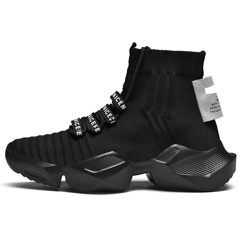 Men's black and white casual sports shoes with mesh lining in sizes 39 to 47
