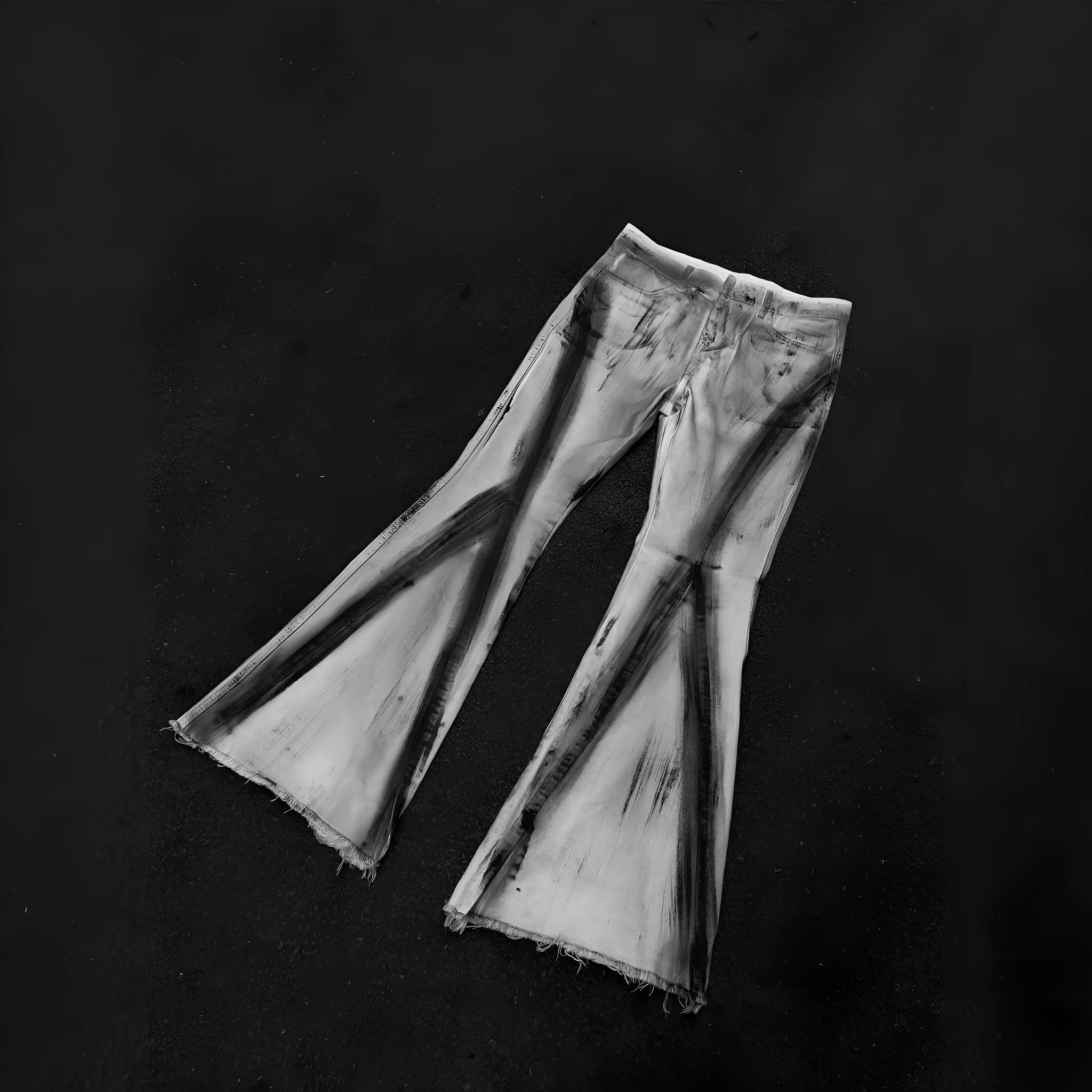 Men's white American street retro selvedge jeans with black ribbon gradient detailing and zip fly