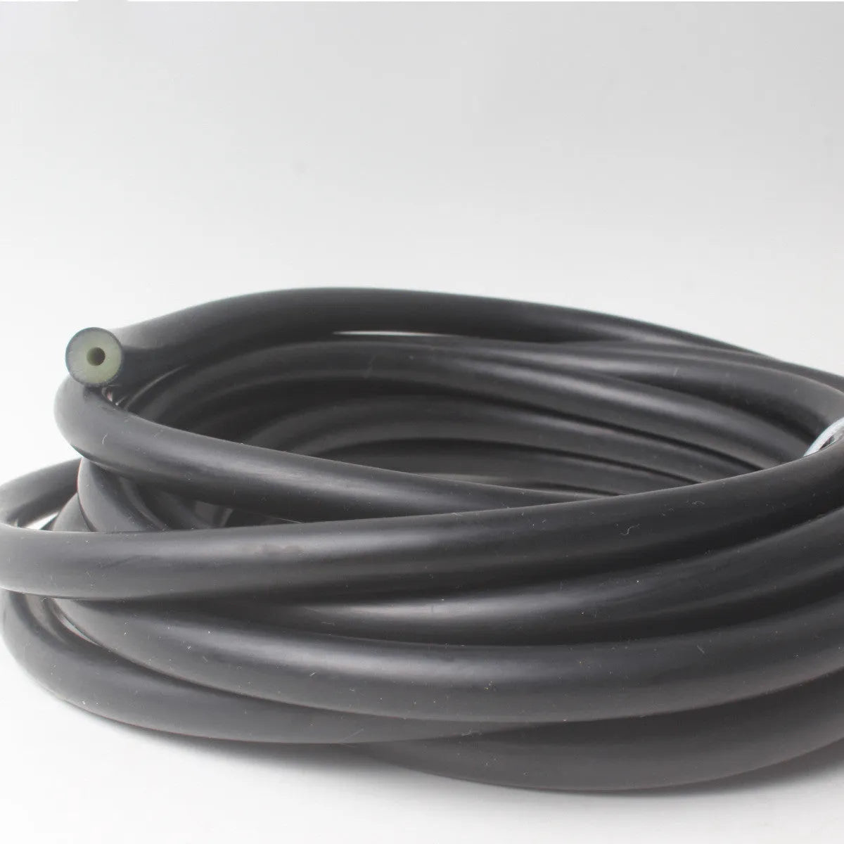 Black latex speargun tube with 500-600% tensile range for diving speargun propulsion