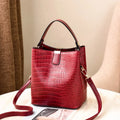 Women's shoulder bag messenger bag in PU leather with multiple internal compartments and zipper pocket