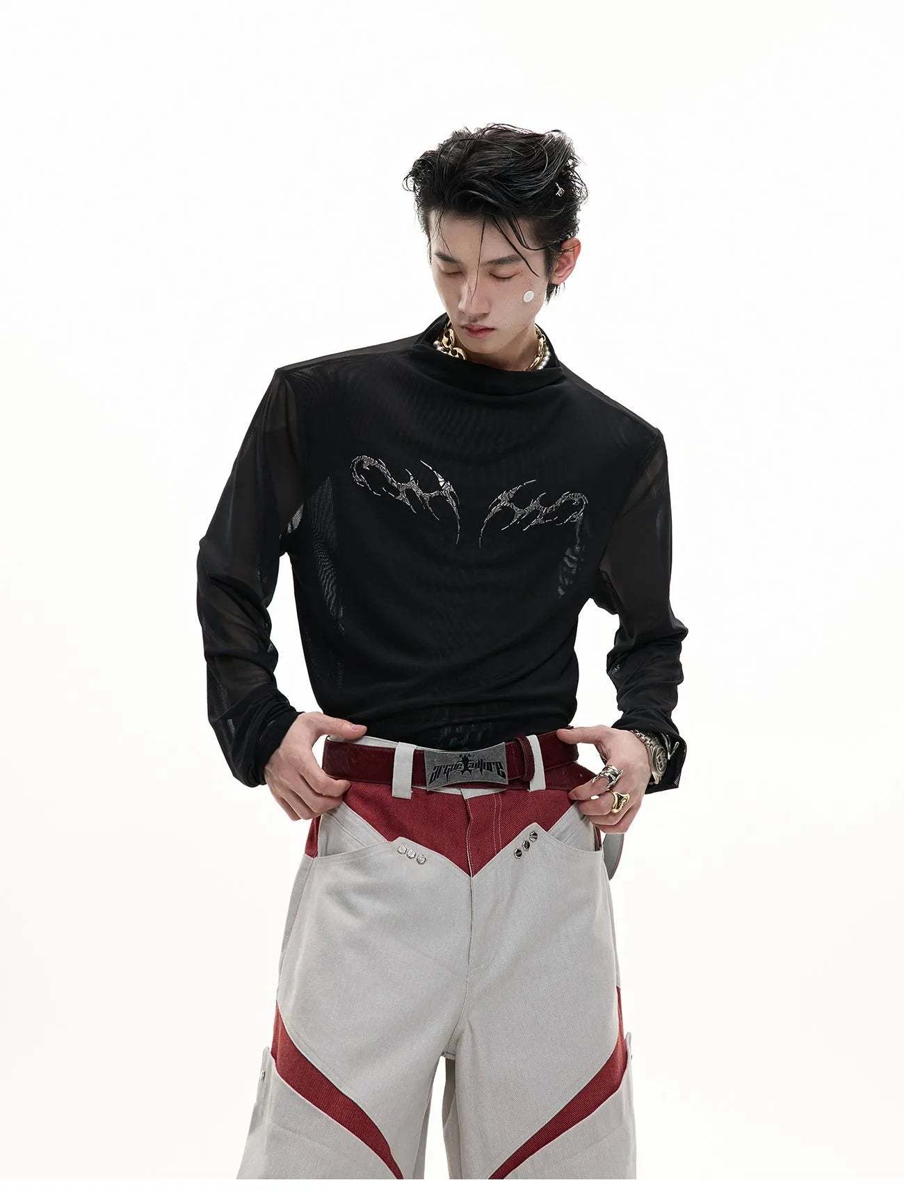 Niche mesh ice-feeling slim bottoming shirt with long sleeves in trendy style, showing fabric texture and fit