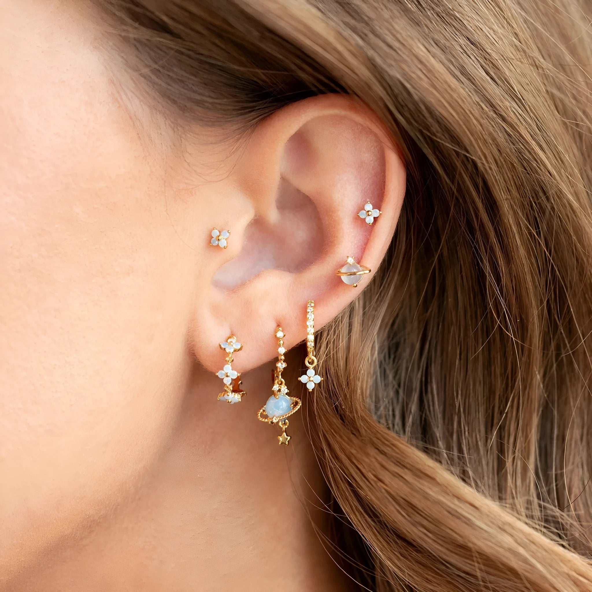 Flower-shaped stud earrings with zircon crystal centres in gold and silver colour options