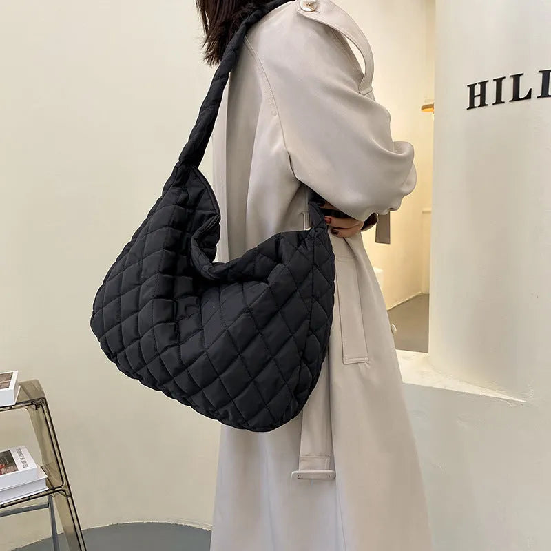 Warm totes shoulder bag for women, nylon large shell bag with zipper closure, black colour