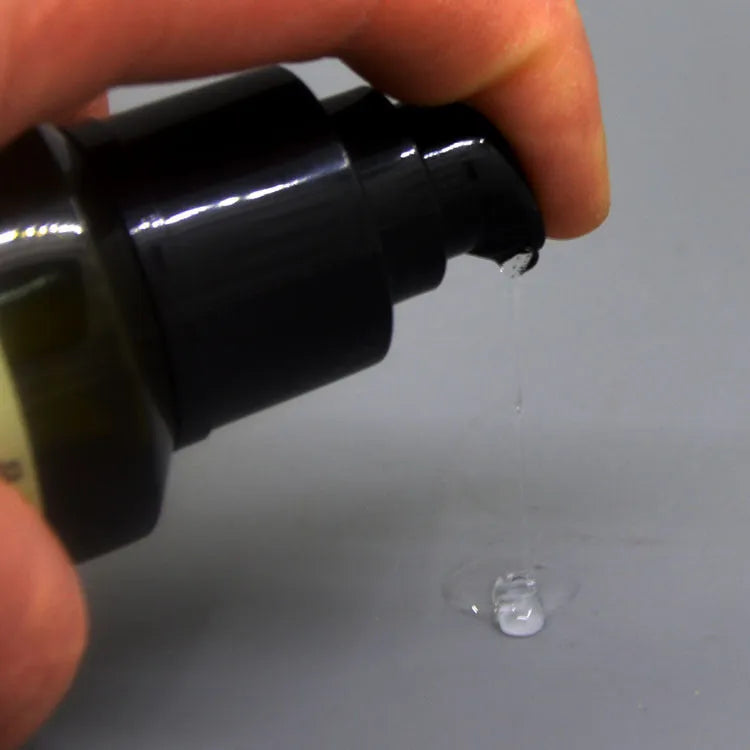Smooth shiny frizz-resistant leave-in hair oil for colour protection and split end treatment in a bottle