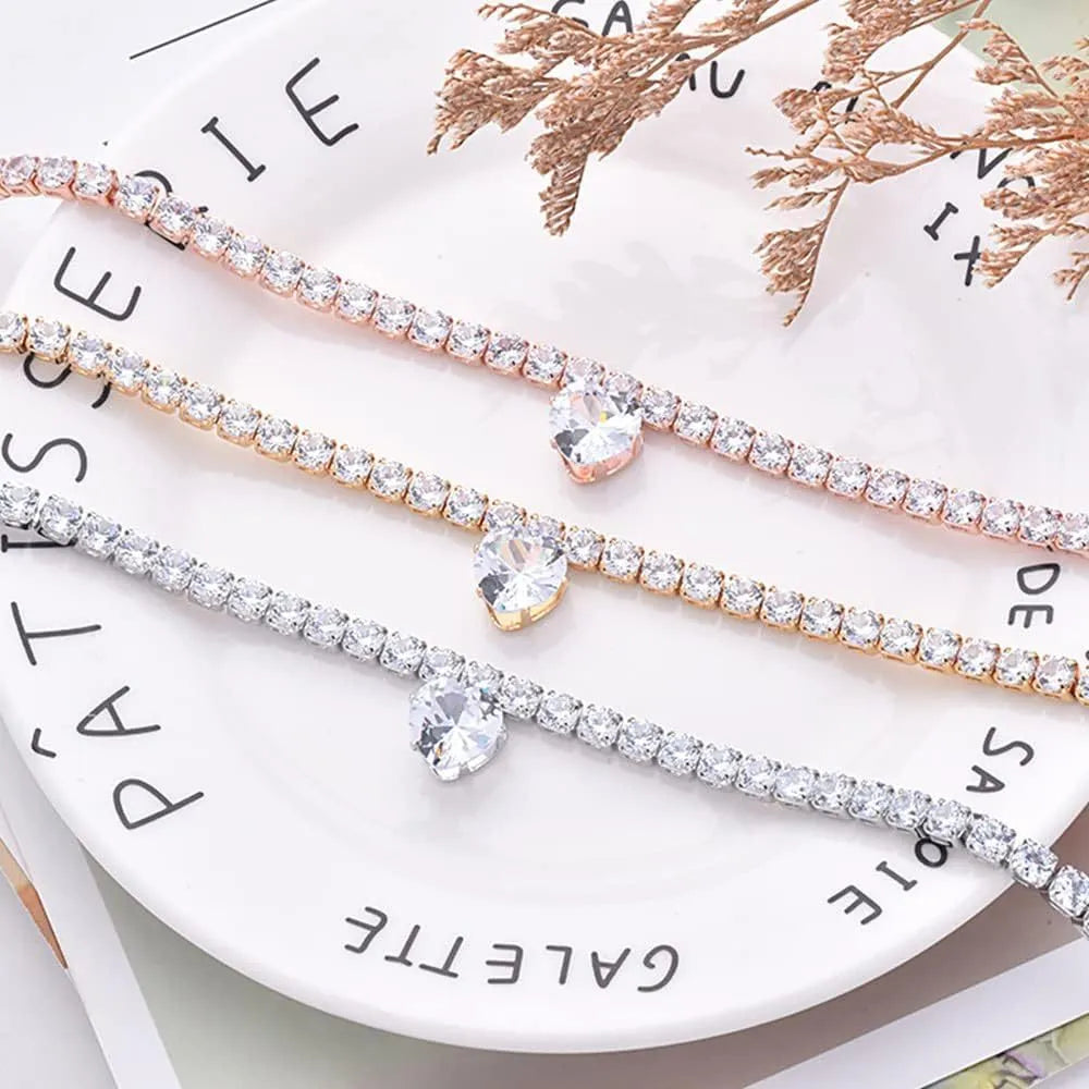 Rhinestone heart-shaped decorative collar for cats and dogs in gold metal finish
