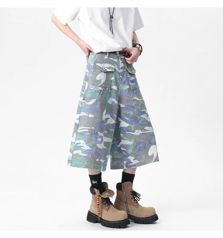 Camouflage pattern cotton cropped trousers with straight leg cut and pocket detailing