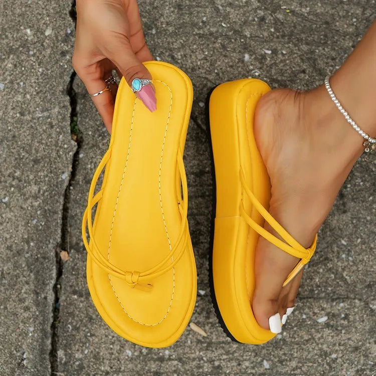 Thick sole flip-flops in multiple colours with herringbone PU straps and rubber base