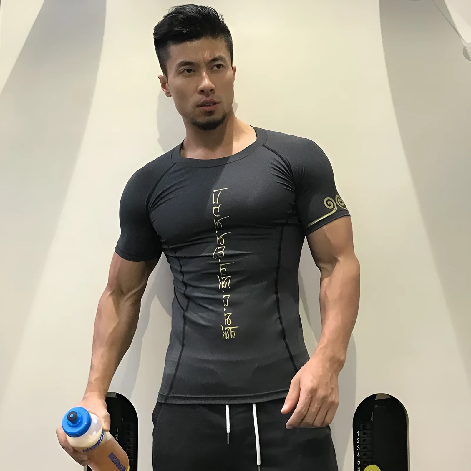 Men's polyester tight-fitting printed running top with short sleeves, available in white and grey colour options